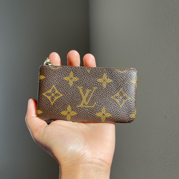 Authentic LOUIS VUITTON
Monogram Key Pouch pre-owned - Picture 3 of 16